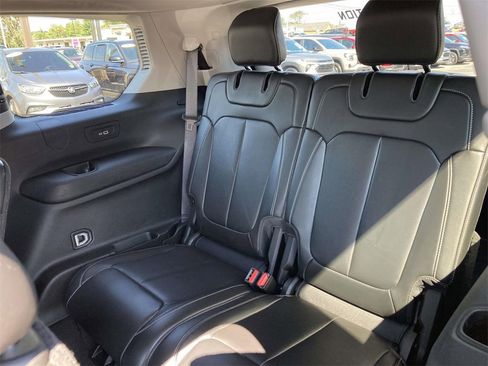 Used 2022 Jeep Grand Cherokee L Limited image 13