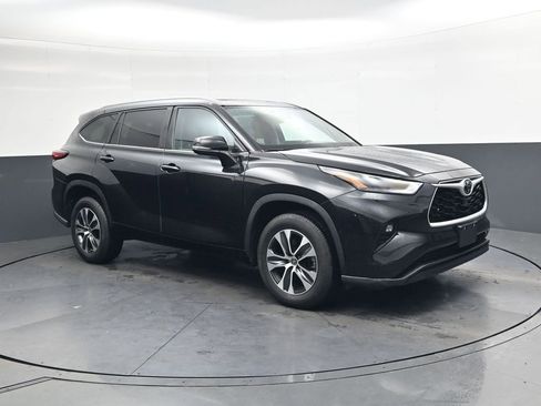 Used 2023 Toyota Highlander L image 6