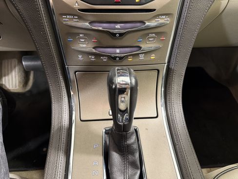 Used 2015 Lincoln MKX FWD w/ Equipment Group 101A image 17