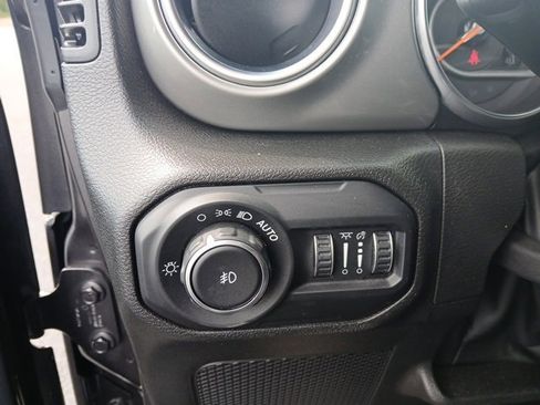 Certified 2022 Jeep Wrangler Unlimited Sahara w/ LED Lighting Group image 32