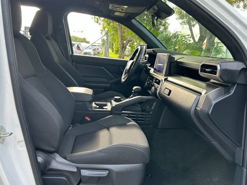 Used 2025 Toyota 4Runner SR5 AWD/4WD image 38