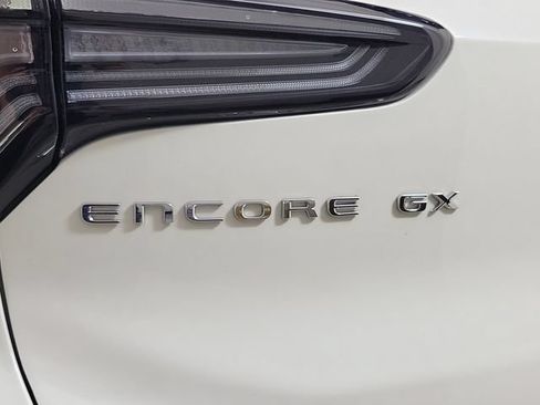 Used 2025 Buick Encore GX Avenir w/ Avenir Convenience Package FWD image 9
