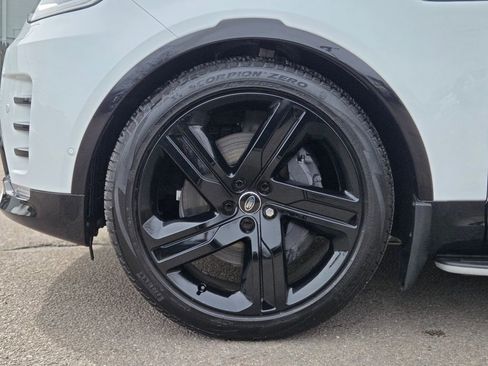 Used 2025 Land Rover Discovery Dynamic SE image 10