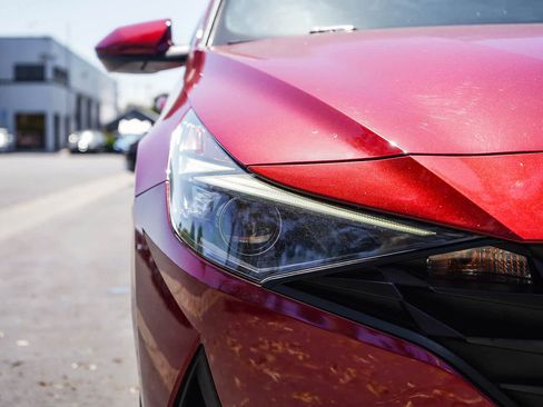 Used 2022 Hyundai Elantra SEL w/ Convenience Package FWD image 10