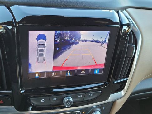 Used 2022 Chevrolet Traverse Premier image 27