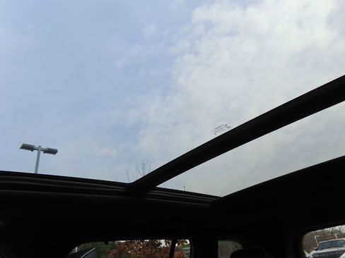 Used 2023 Jeep Grand Cherokee Summit w/ Luxury Tech Group V image 33