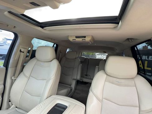 Used 2015 Cadillac Escalade Luxury image 32