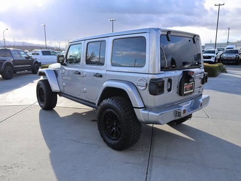 Used 2020 Jeep Wrangler Unlimited Sahara AWD/4WD image 4