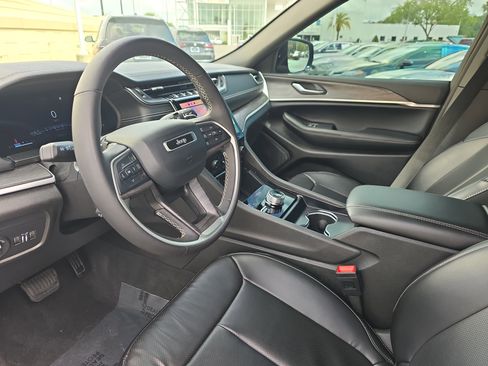 Used 2024 Jeep Grand Cherokee Limited w/ Luxury Tech Group II image 20