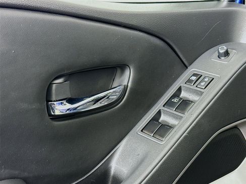 Used 2023 Nissan Frontier SV w/ SV Premium Package image 17