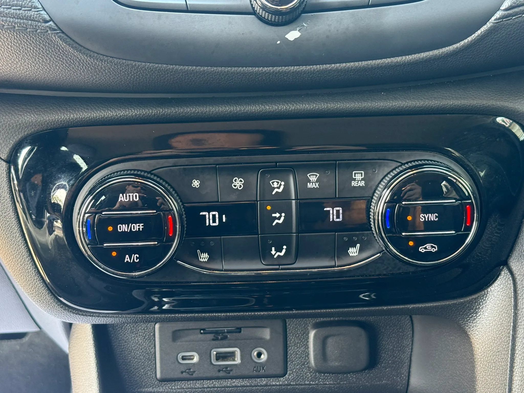 Used 2021 Buick Encore GX Select w/ Advanced Technology Package FWD image 18