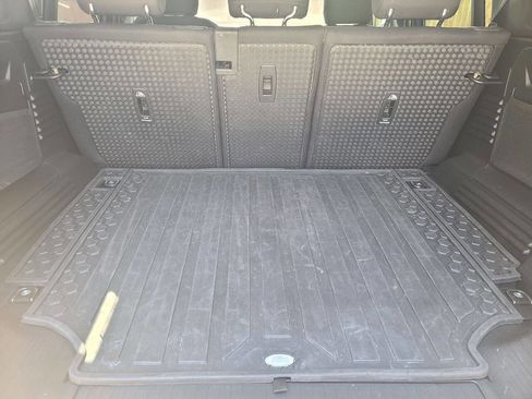 Used 2020 Land Rover Defender 110 image 28