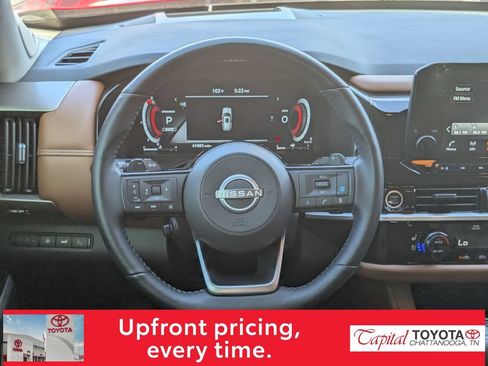 Used 2024 Nissan Pathfinder Platinum w/ Black Appearance Package AWD/4WD image 17