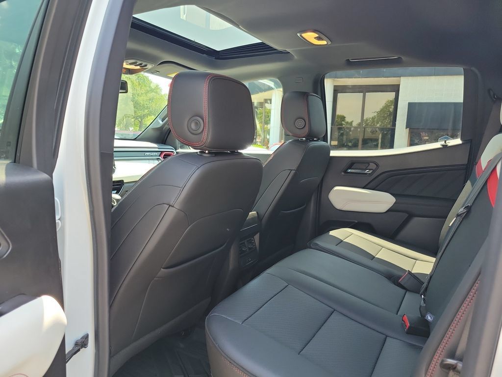 Used 2023 GMC Canyon AT4X AWD/4WD image 10