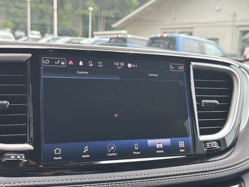 Used 2024 Chrysler Pacifica Touring-L w/ S Appearance Package AWD/4WD image 27
