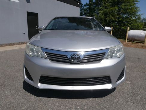 Used 2014 Toyota Camry FWD image 2