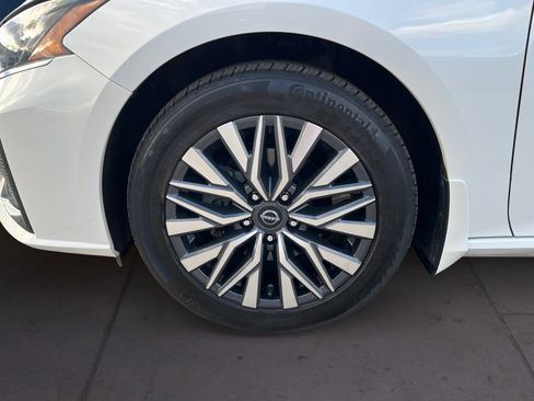 Used 2023 Nissan Altima 2.5 SV w/ SV Premium Package image 19