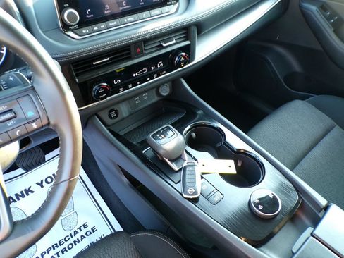 Used 2025 Nissan Rogue SV AWD/4WD image 28