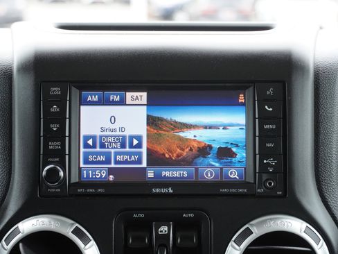 Used 2015 Jeep Wrangler Unlimited Sahara w/ Connectivity Group image 31