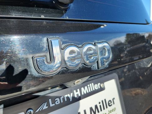 Used 2020 Jeep Renegade Latitude w/ Popular Equipment Group image 23