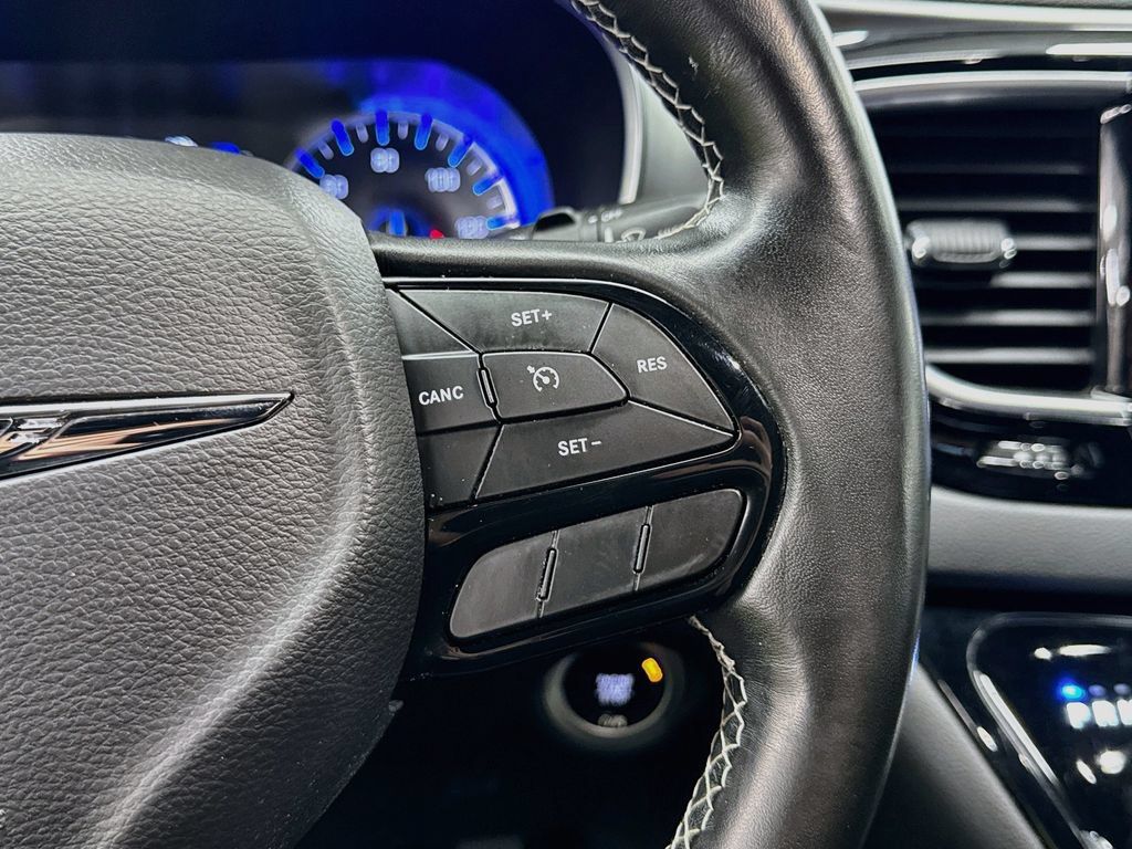 Used 2019 Chrysler Pacifica Touring Plus w/ S Appearance Package FWD image 9