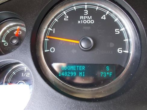 Used 2013 Chevrolet Avalanche LS image 36