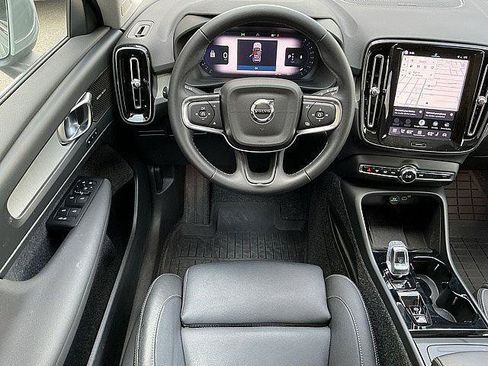 Certified 2025 Volvo XC40 B5 Ultra w/ Climate Package AWD/4WD image 5