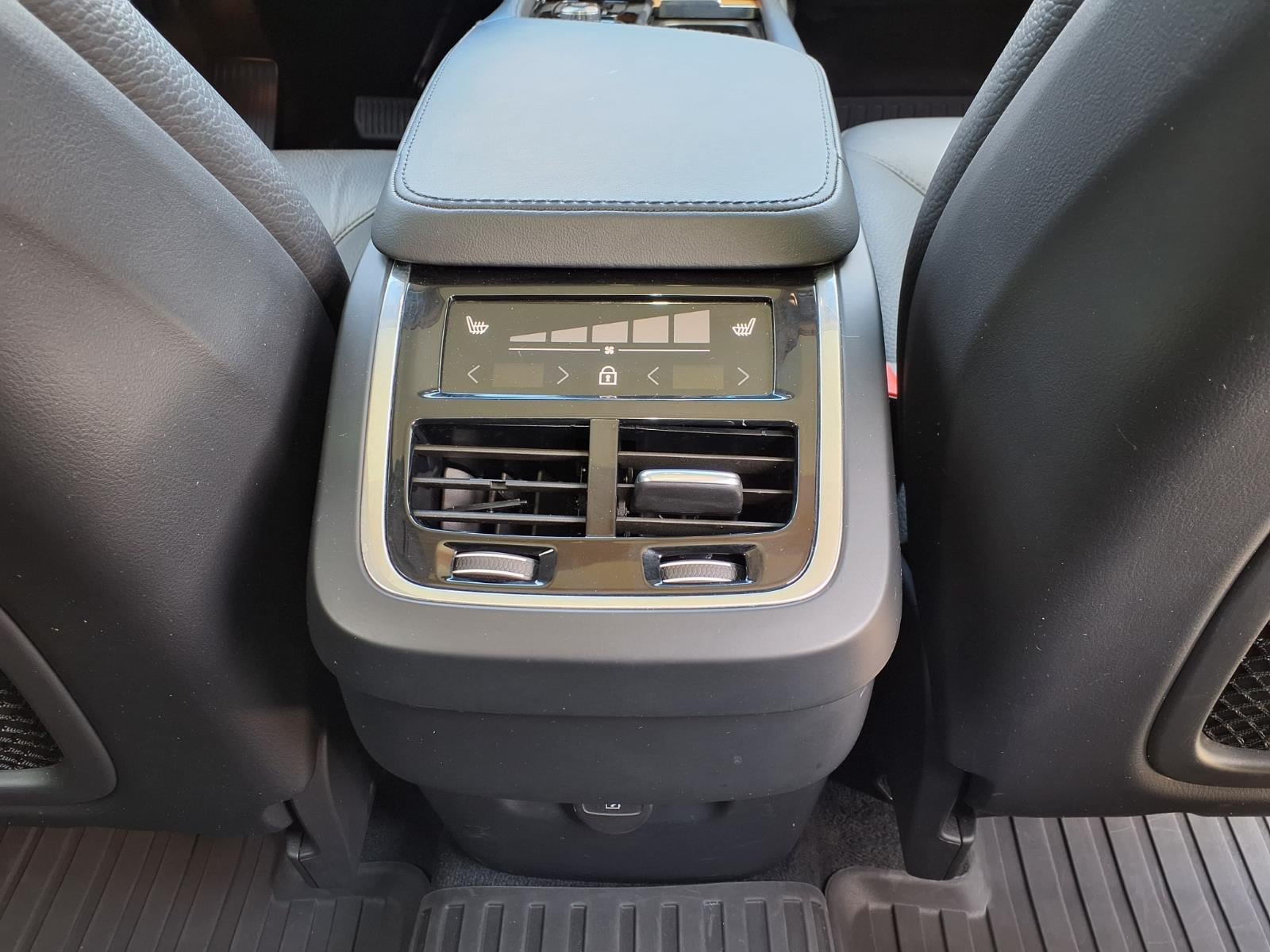 Certified 2024 Volvo XC90 B6 Plus w/ Protection Package Premier AWD/4WD image 16