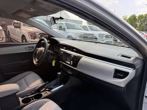 Used 2016 Toyota Corolla LE FWD image 9