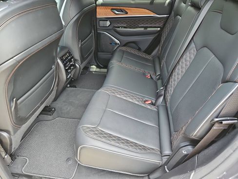 Used 2022 Jeep Grand Cherokee Summit AWD/4WD image 19