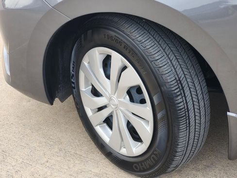 Certified 2025 Nissan Versa S w/ Trunk Package image 12