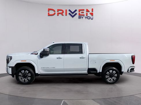 New 2026 GMC Sierra 2500 Denali w/ Denali Reserve Package AWD/4WD image 2