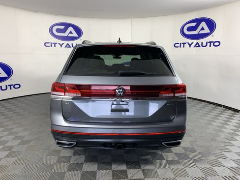 Used 2024 Volkswagen Atlas SE AWD/4WD image 4