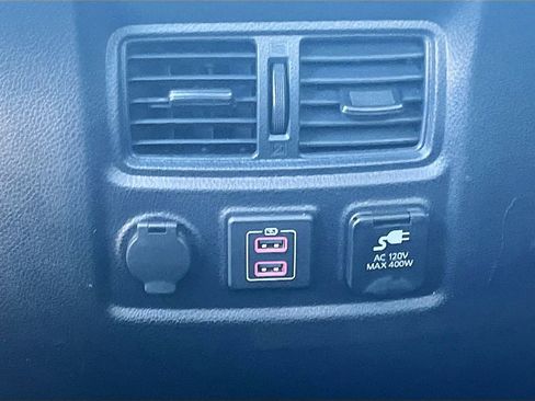 Used 2024 Nissan Titan SV w/ SV Convenience Package RWD image 24