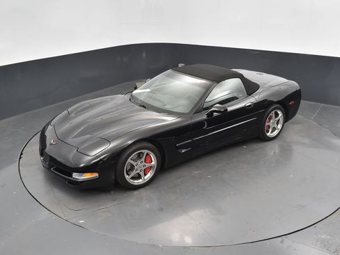 Used 2000 Chevrolet Corvette Base w/ Performance Handling Pkg image 28