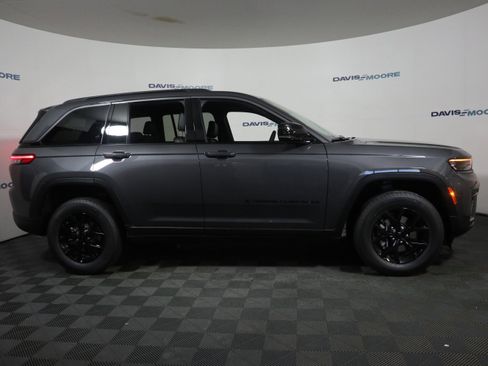 New 2026 Jeep Grand Cherokee Altitude AWD/4WD image 4