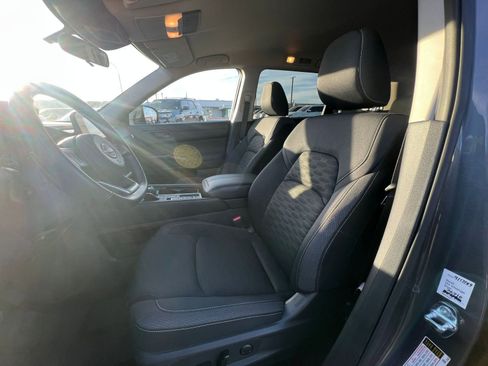 Used 2025 Nissan Pathfinder SV image 36