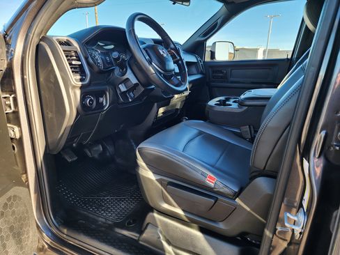 Used 2021 RAM 2500 Tradesman w/ Chrome Appearance Group image 17