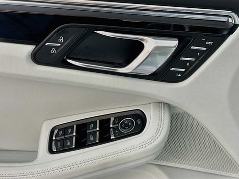 Certified 2026 Porsche Macan AWD/4WD image 11
