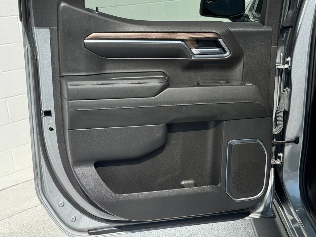 Used 2024 Chevrolet Silverado 1500 RST AWD/4WD image 19