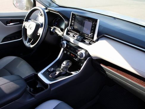 Used 2020 Toyota RAV4 Limited image 20