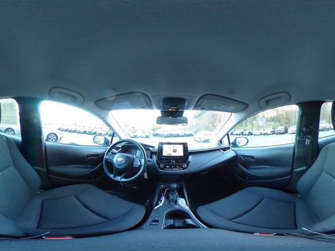 Used 2025 Toyota Corolla LE image 38