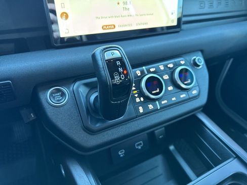 Used 2021 Land Rover Defender 90 X-Dynamic S image 10