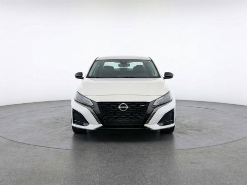 Used 2025 Nissan Altima 2.5 SV image 2