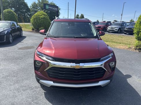 Used 2025 Chevrolet TrailBlazer LT FWD image 3
