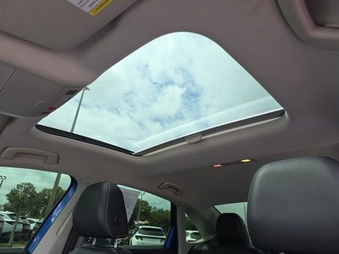 Used 2023 Volkswagen Jetta SE image 5