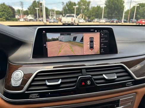 Used 2020 BMW 750i xDrive w/ Executive Package AWD/4WD image 31