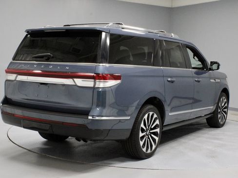 Used 2023 Lincoln Navigator L Reserve AWD/4WD image 13