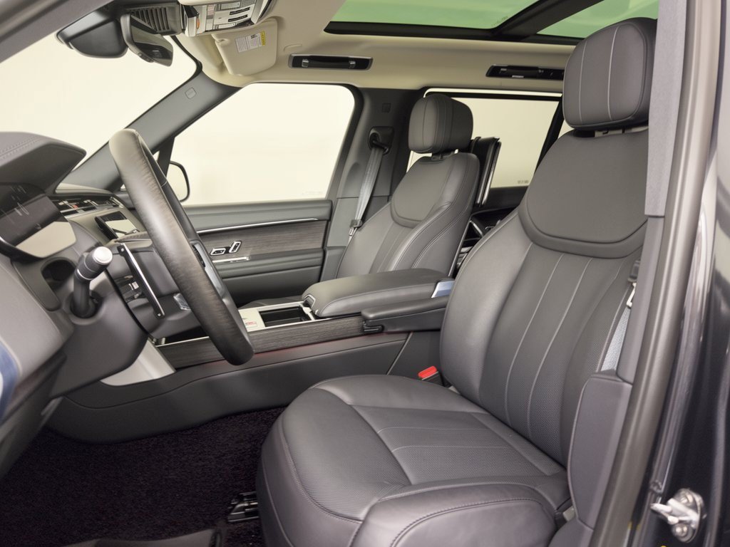 Used 2025 Land Rover Range Rover Long Wheelbase SE AWD/4WD image 5