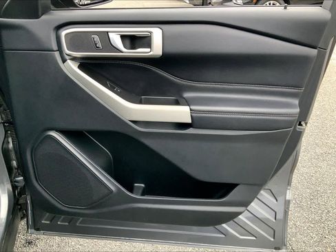 Certified 2022 Ford Explorer XLT w/ Equipment Group 202A image 20